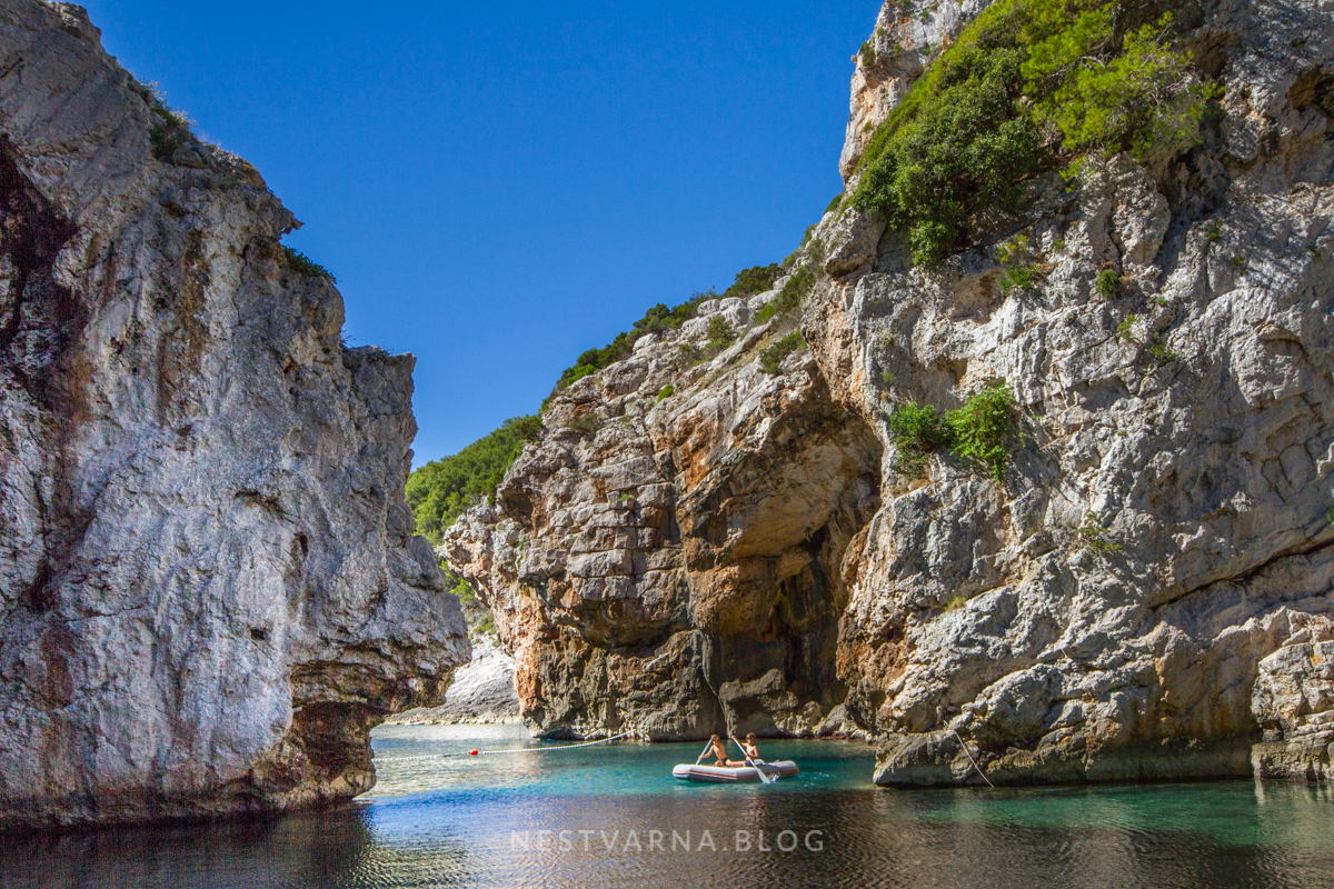 Vis. – NESTVARNA MESTA.